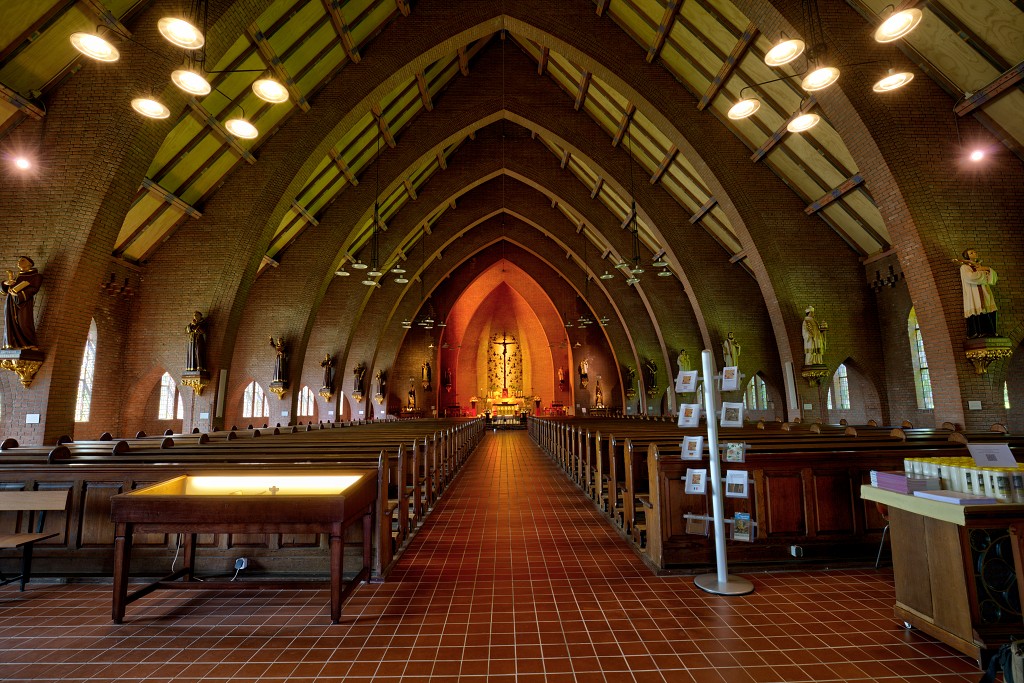 hdr Martelaren van Gorcum den briel brielle kerkfotografie religie religion kerk watergeuzen 1572 Martelveld Ciborium kathedraal rooms katholiek bedevaartkerk heiligdom